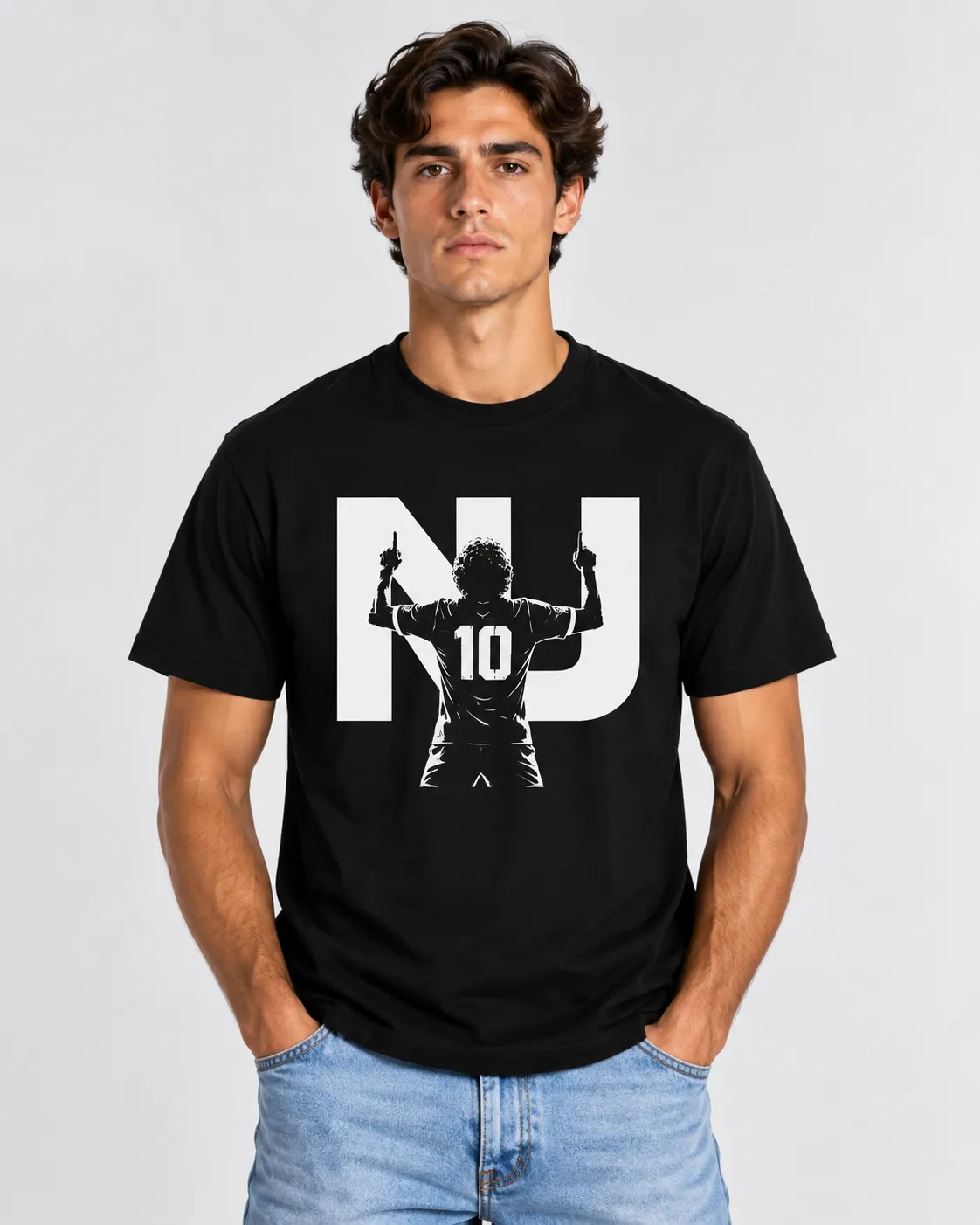 tshirt_nj10_modelo_preta T-Shirt “Nº10 — Sem Pedir Licença” - Image 1